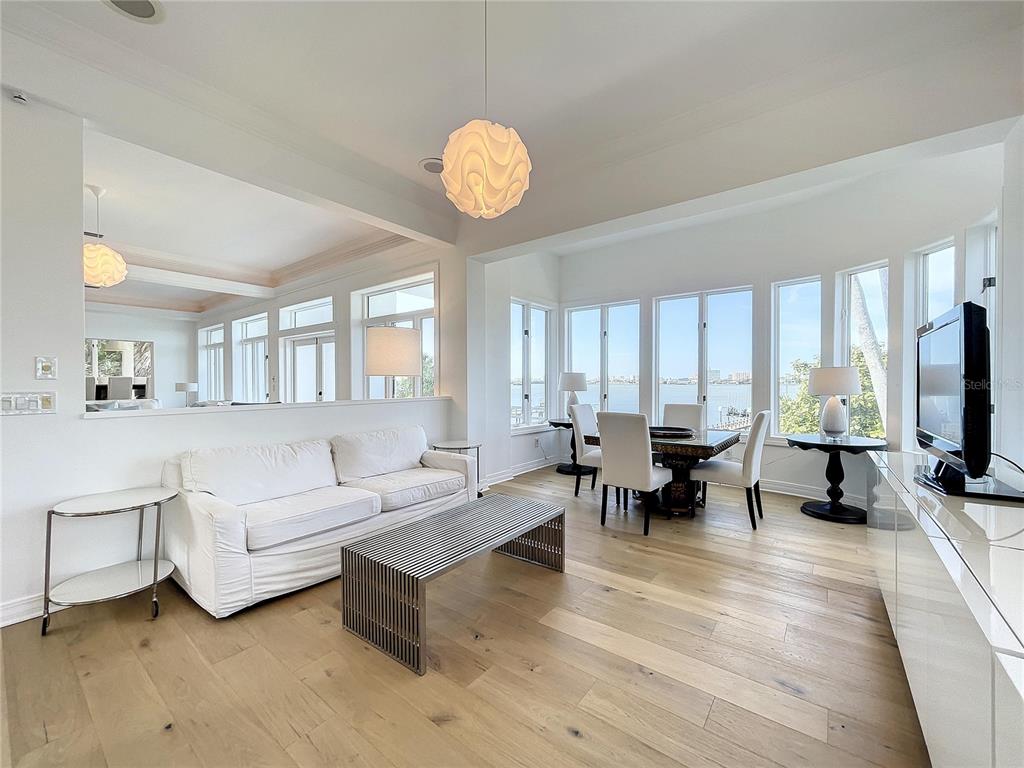 PALM BLUFF - Residential