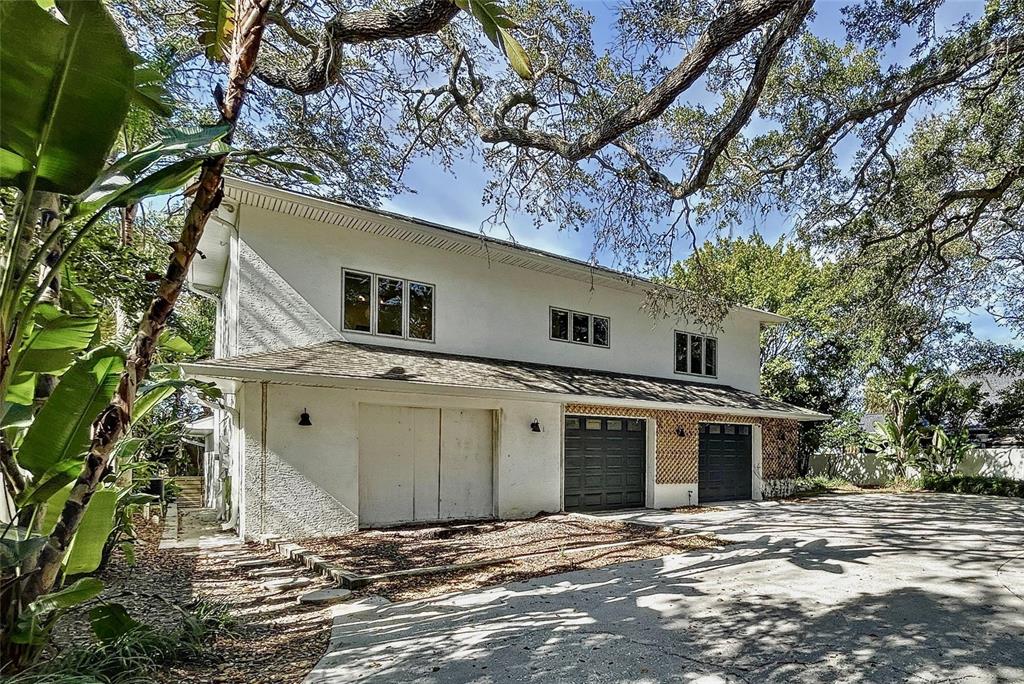 PALM BLUFF - Residential