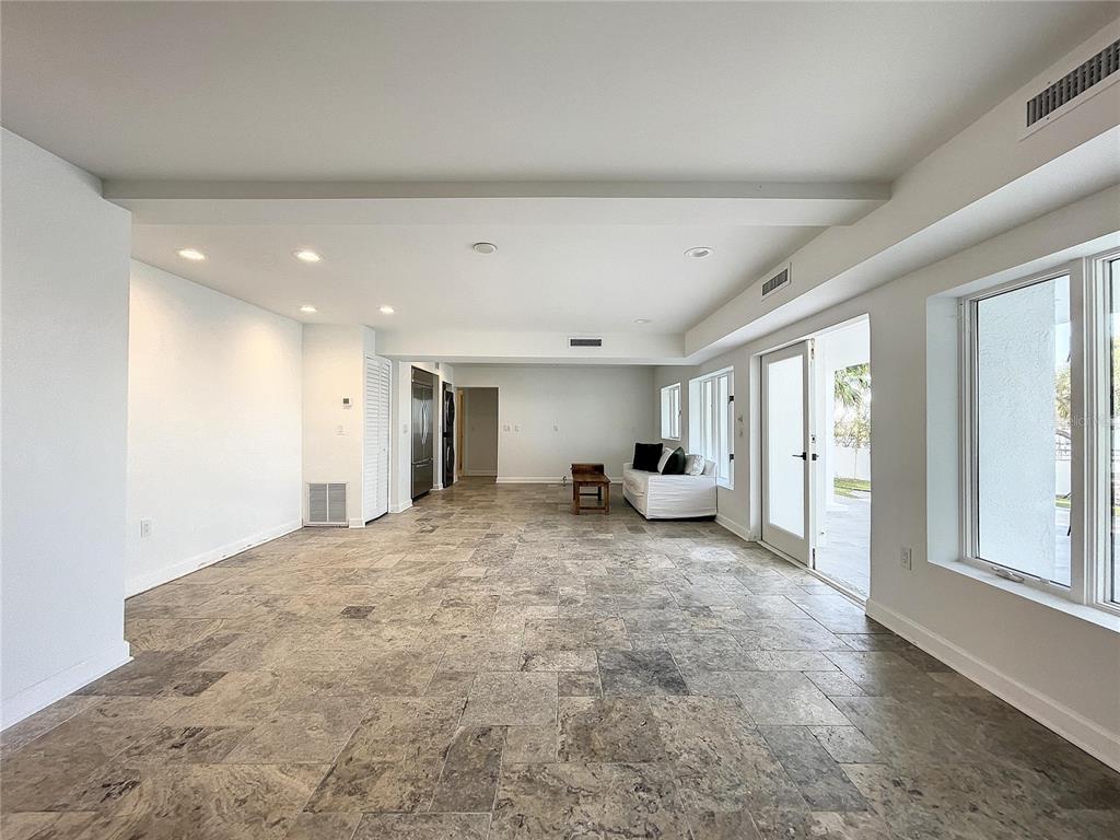 PALM BLUFF - Residential