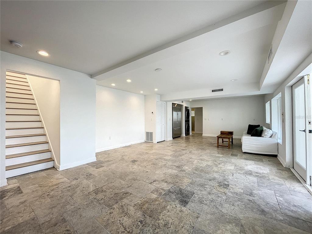 PALM BLUFF - Residential