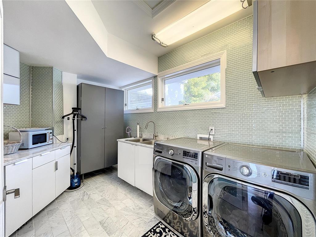 PALM BLUFF - Residential