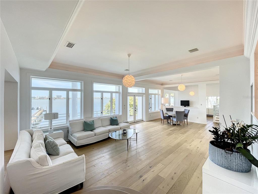 PALM BLUFF - Residential