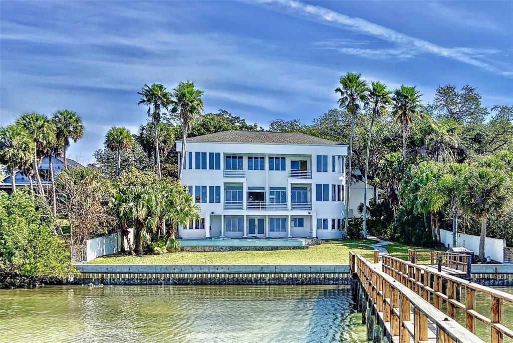 PALM BLUFF - Residential