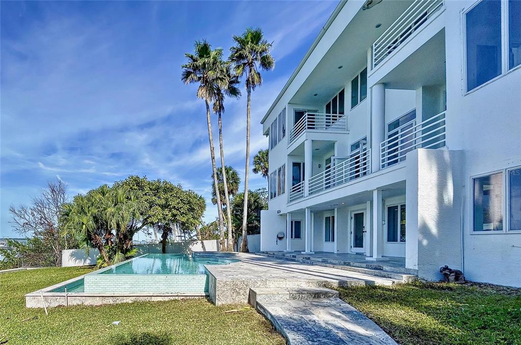 PALM BLUFF - Residential