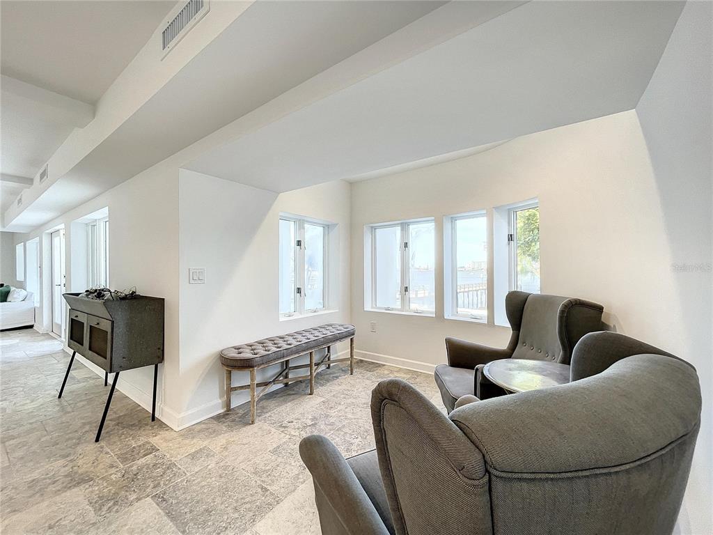 PALM BLUFF - Residential