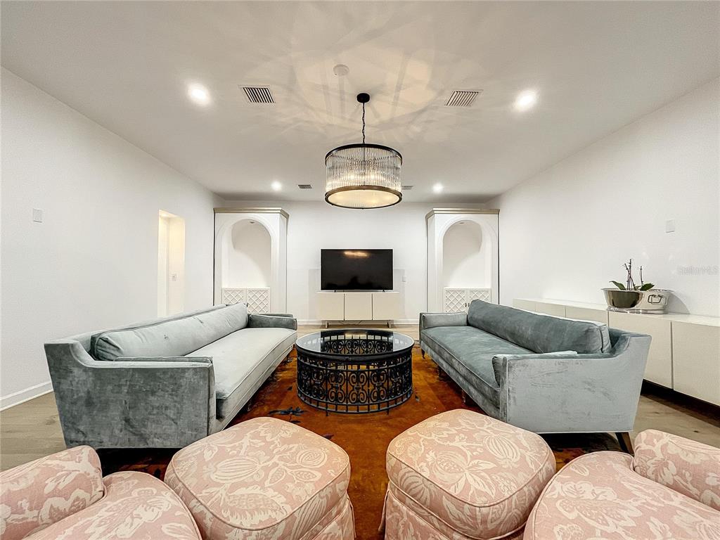 PALM BLUFF - Residential