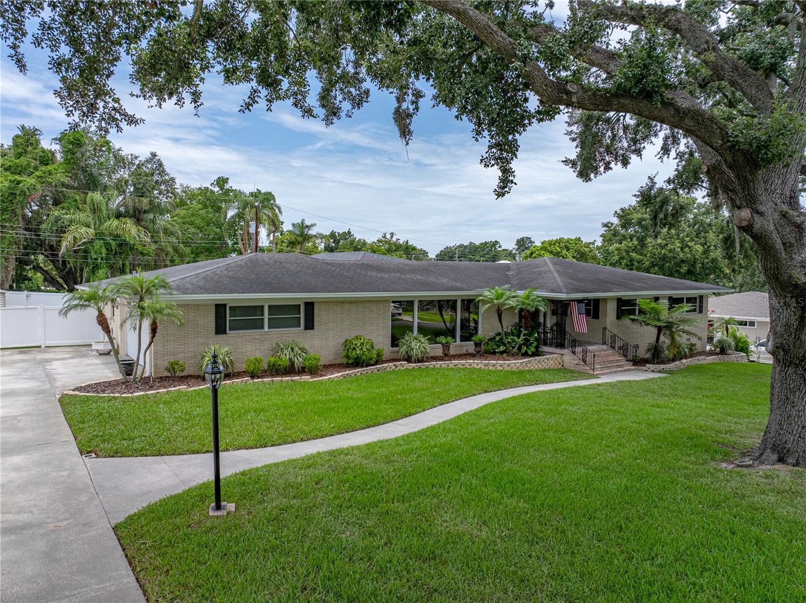 2213 WOODBINE AVENUE