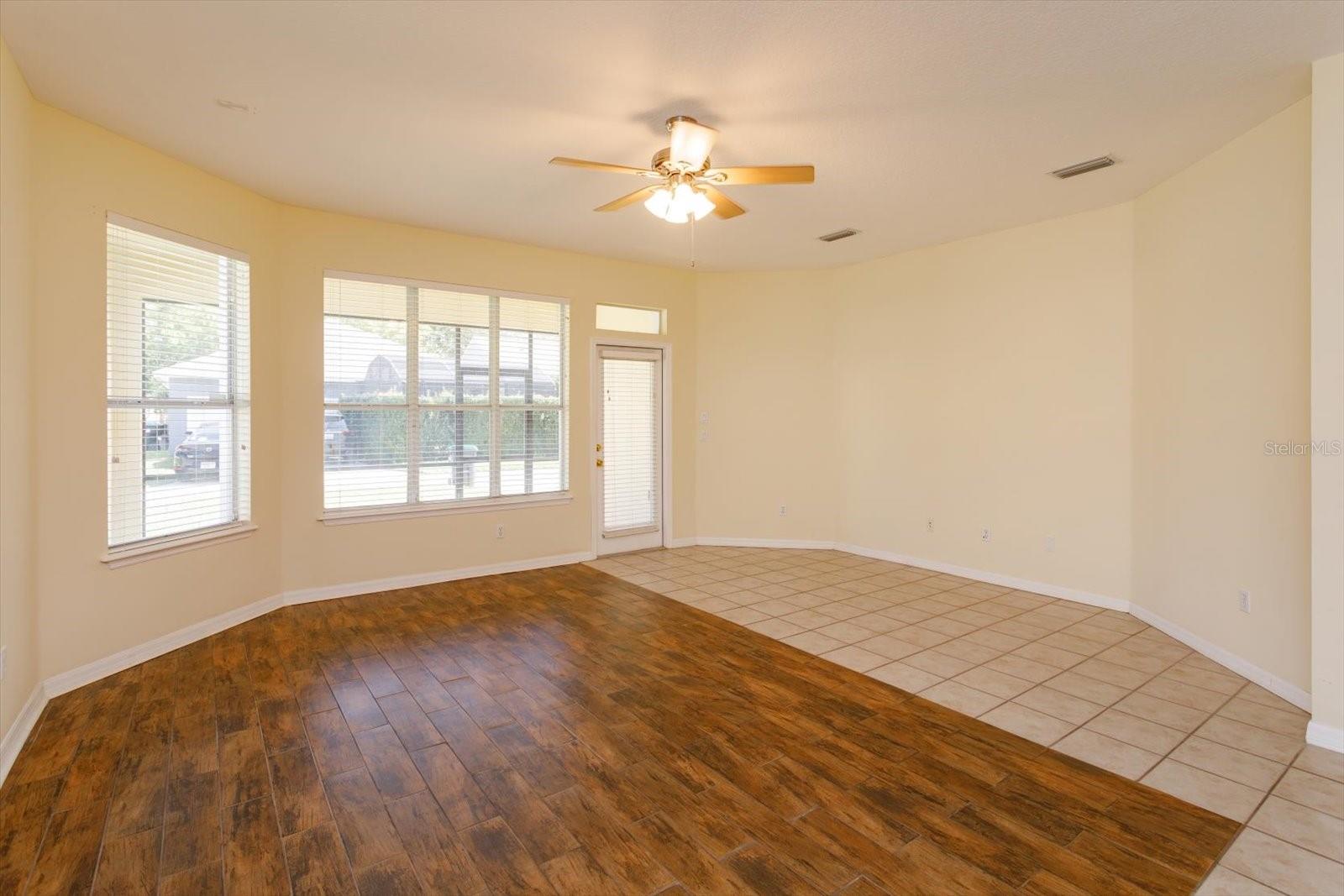 LAKES WINDERMERE PH 01 49 108 - Residential