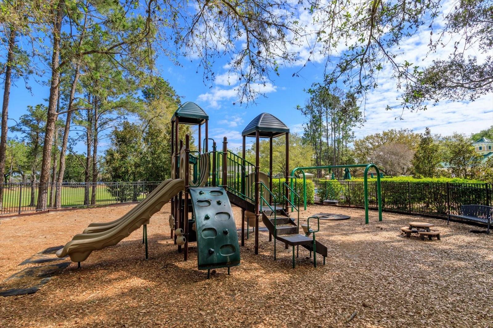 LAKES WINDERMERE PH 01 49 108 - Residential