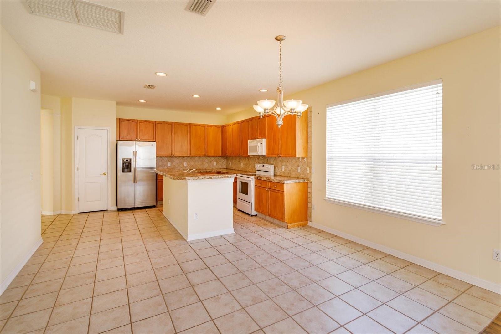 LAKES WINDERMERE PH 01 49 108 - Residential