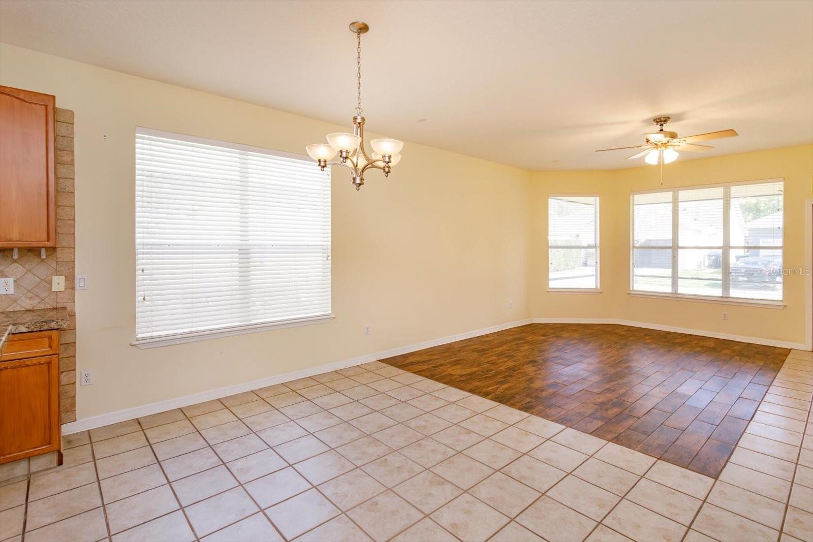 LAKES WINDERMERE PH 01 49 108 - Residential