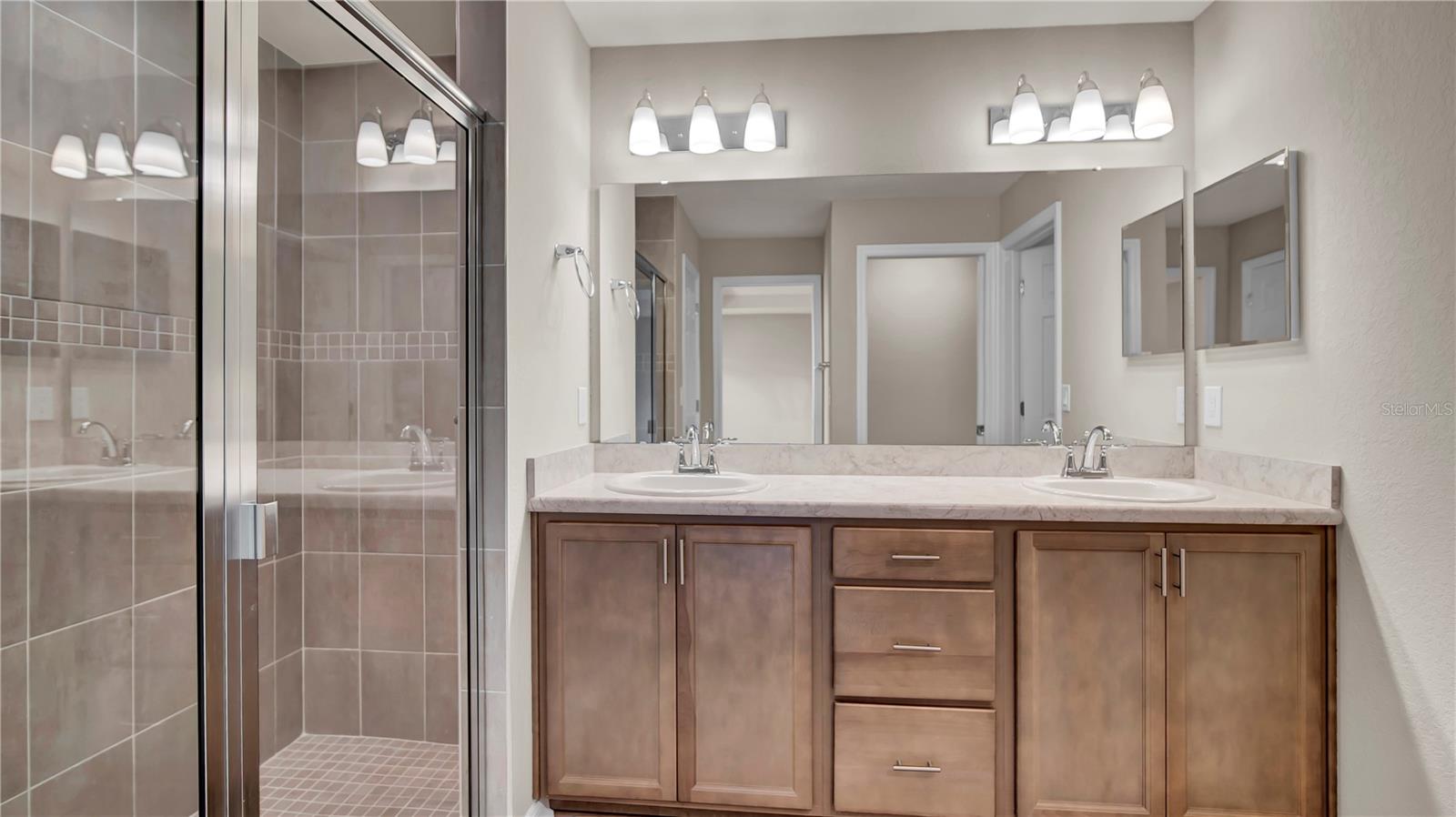 GENEVA LNDGS PH 1 - Residential Lease