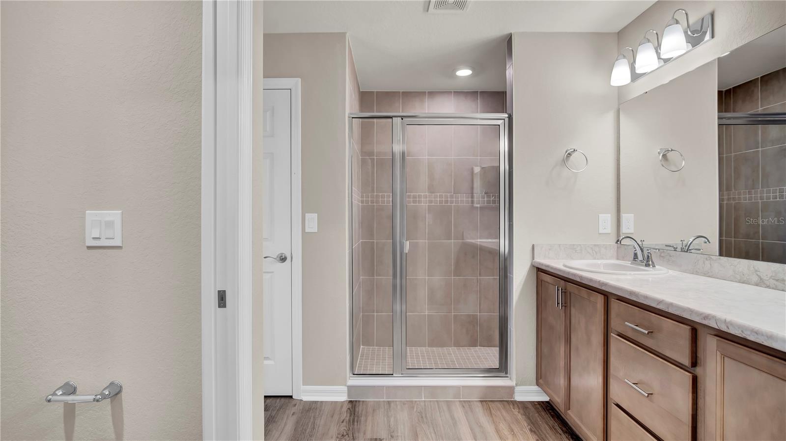 GENEVA LNDGS PH 1 - Residential Lease