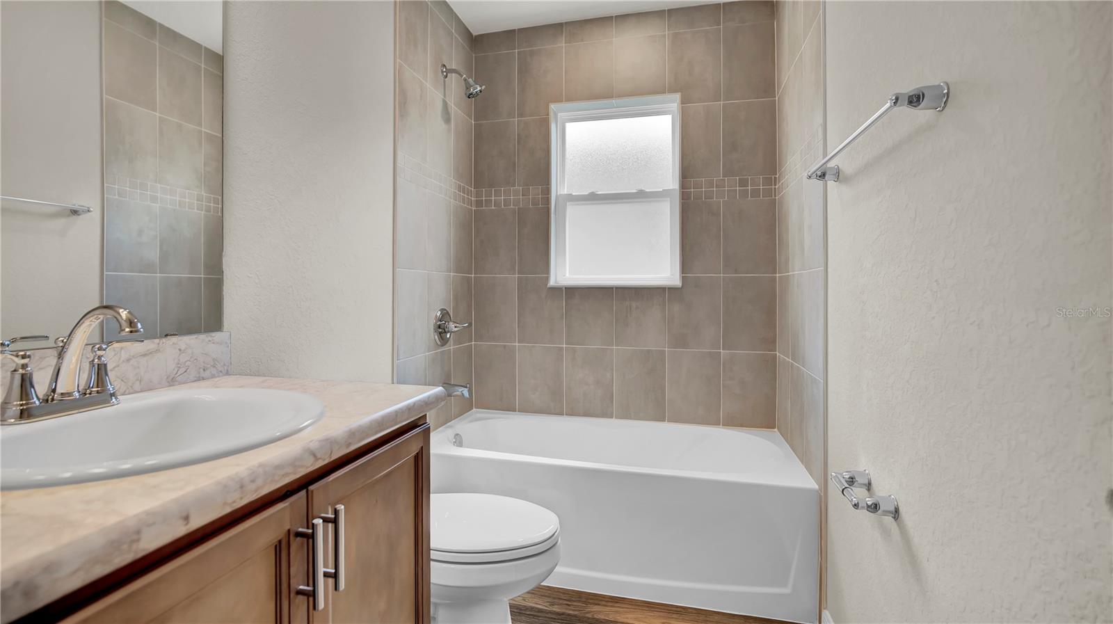 GENEVA LNDGS PH 1 - Residential Lease