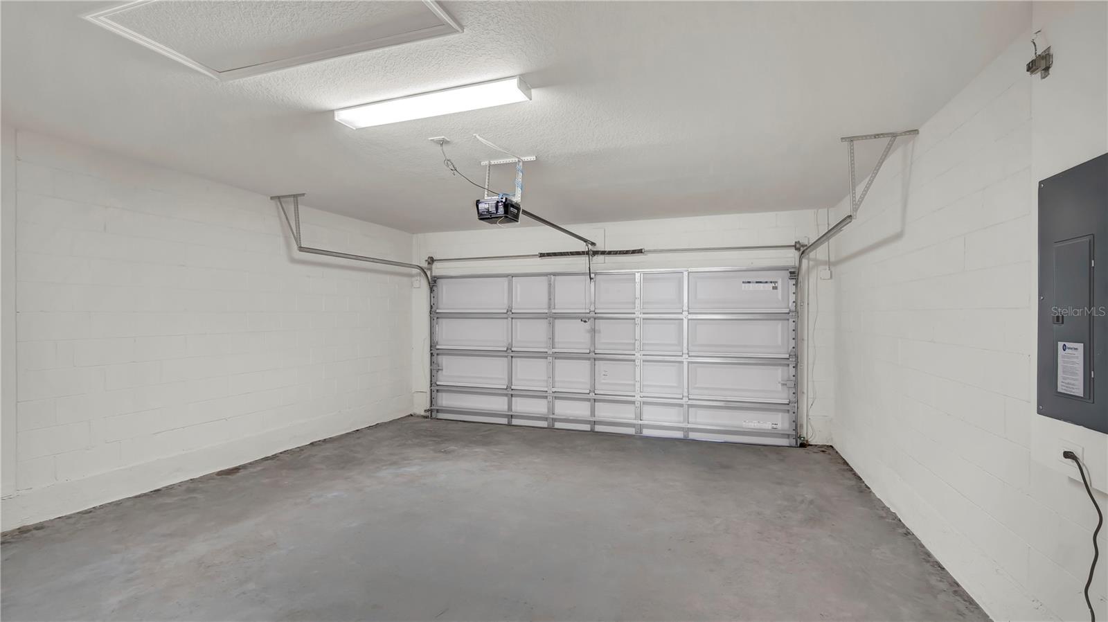 GENEVA LNDGS PH 1 - Residential Lease