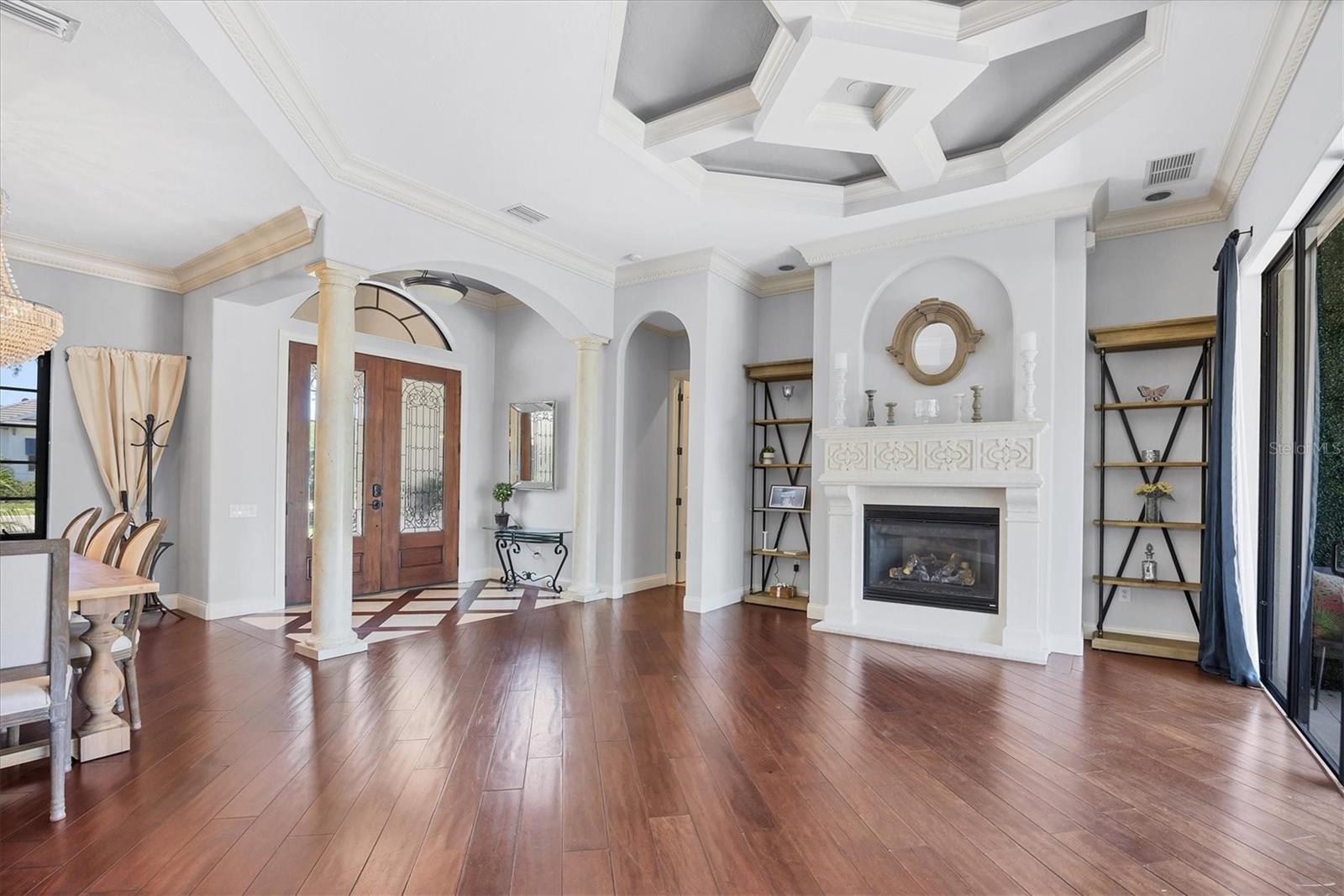 FOUNDERS CLUB - Residential