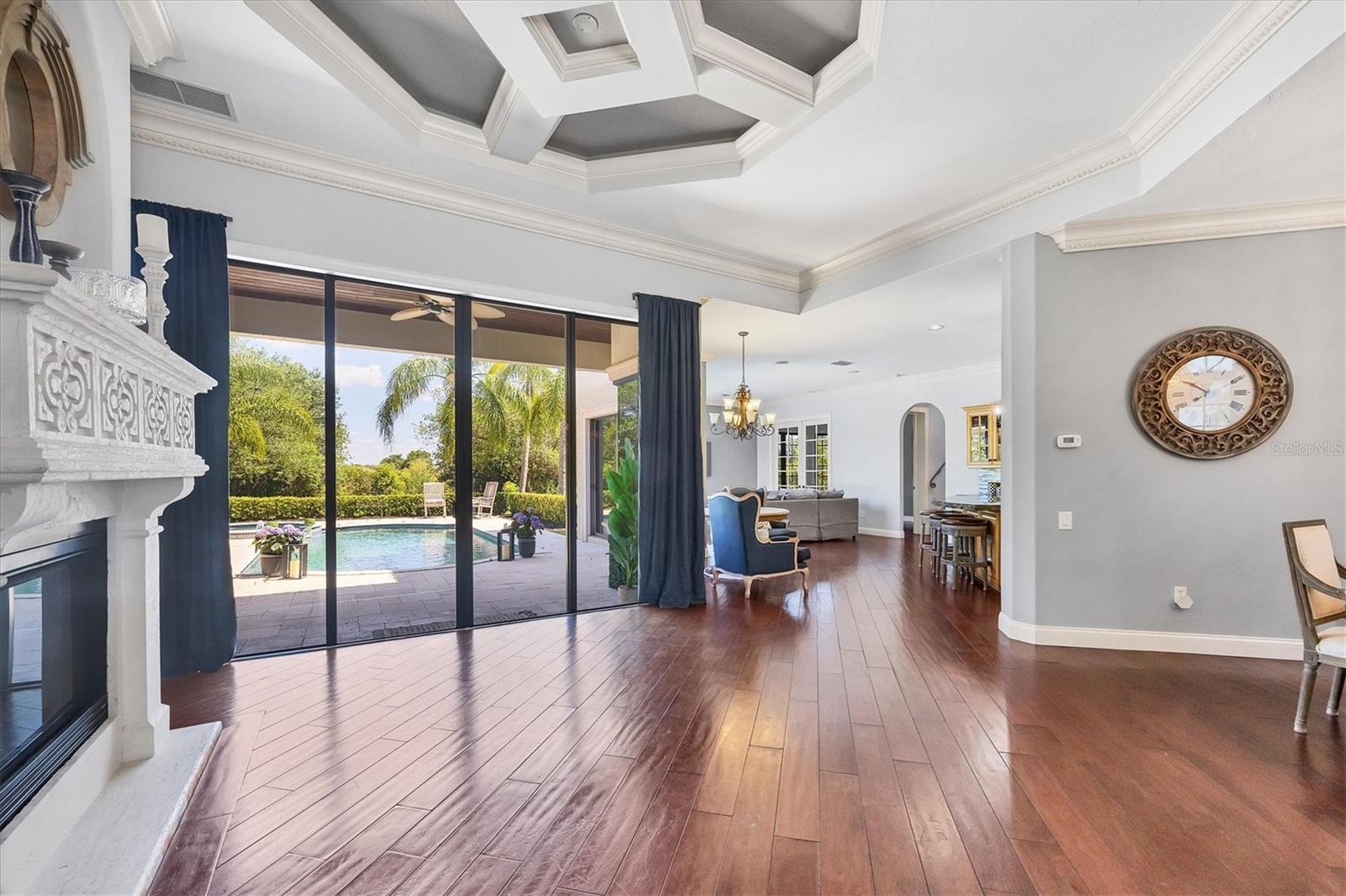 FOUNDERS CLUB - Residential