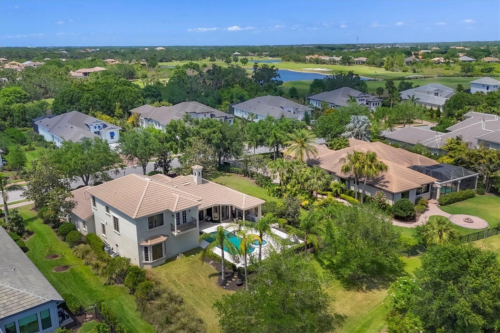 FOUNDERS CLUB - Residential