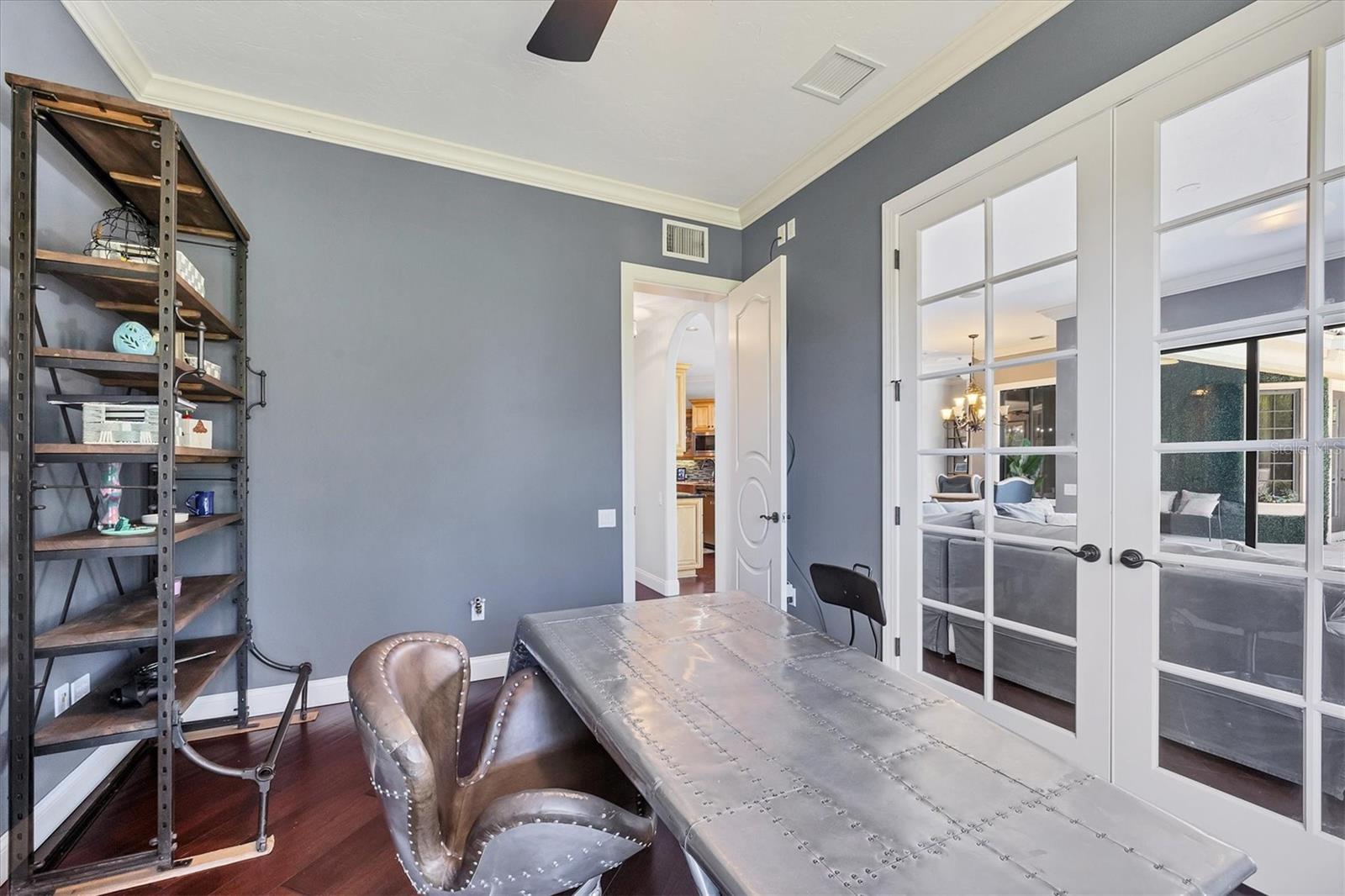 FOUNDERS CLUB - Residential