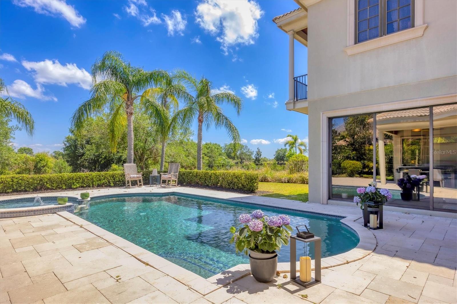 FOUNDERS CLUB - Residential