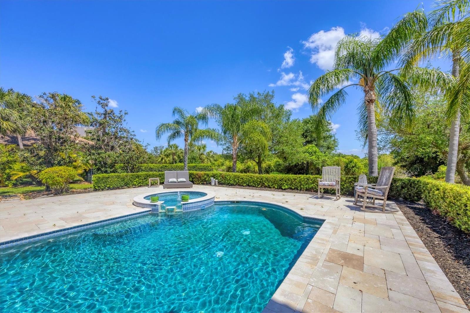 FOUNDERS CLUB - Residential