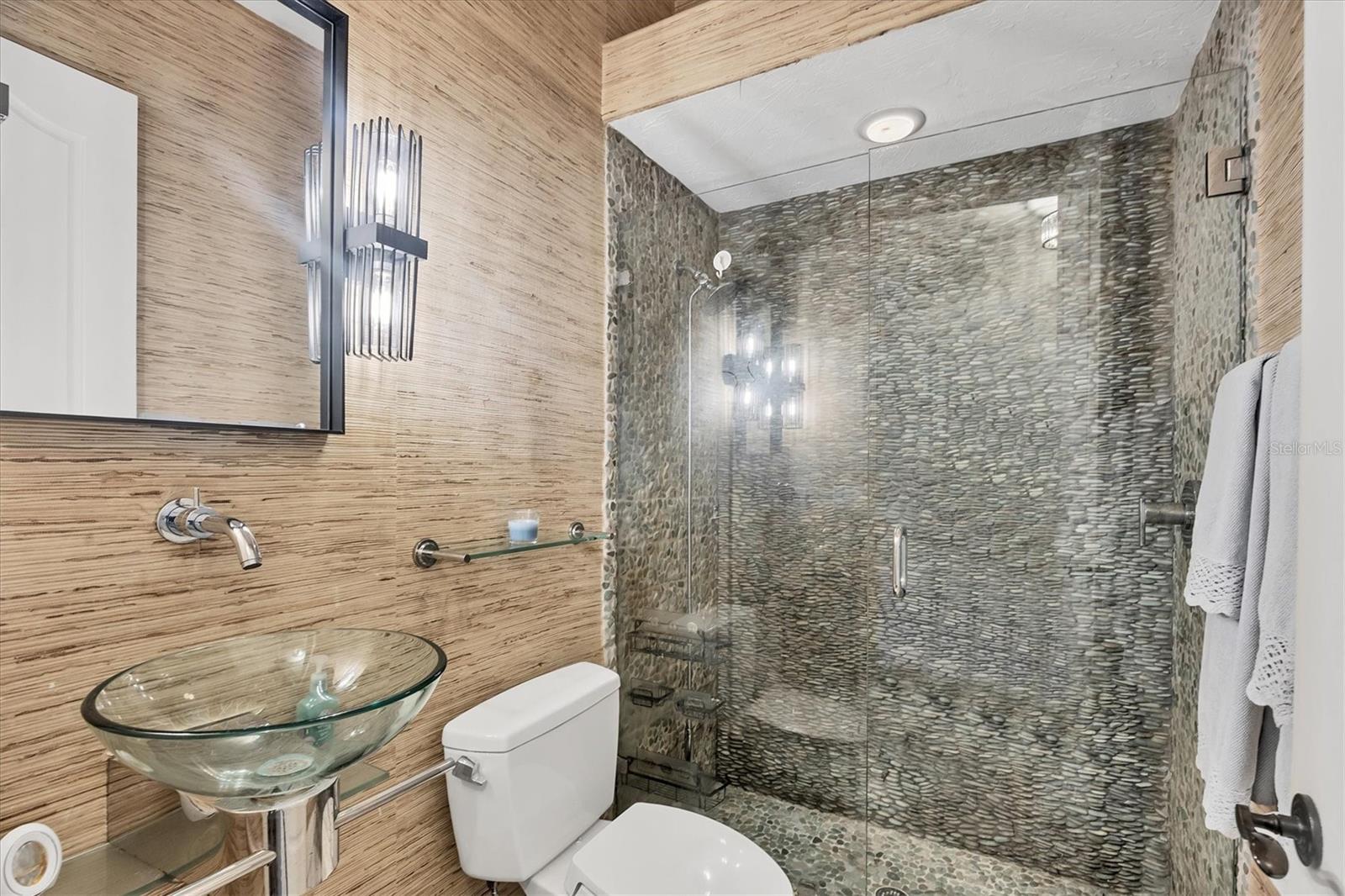 FOUNDERS CLUB - Residential