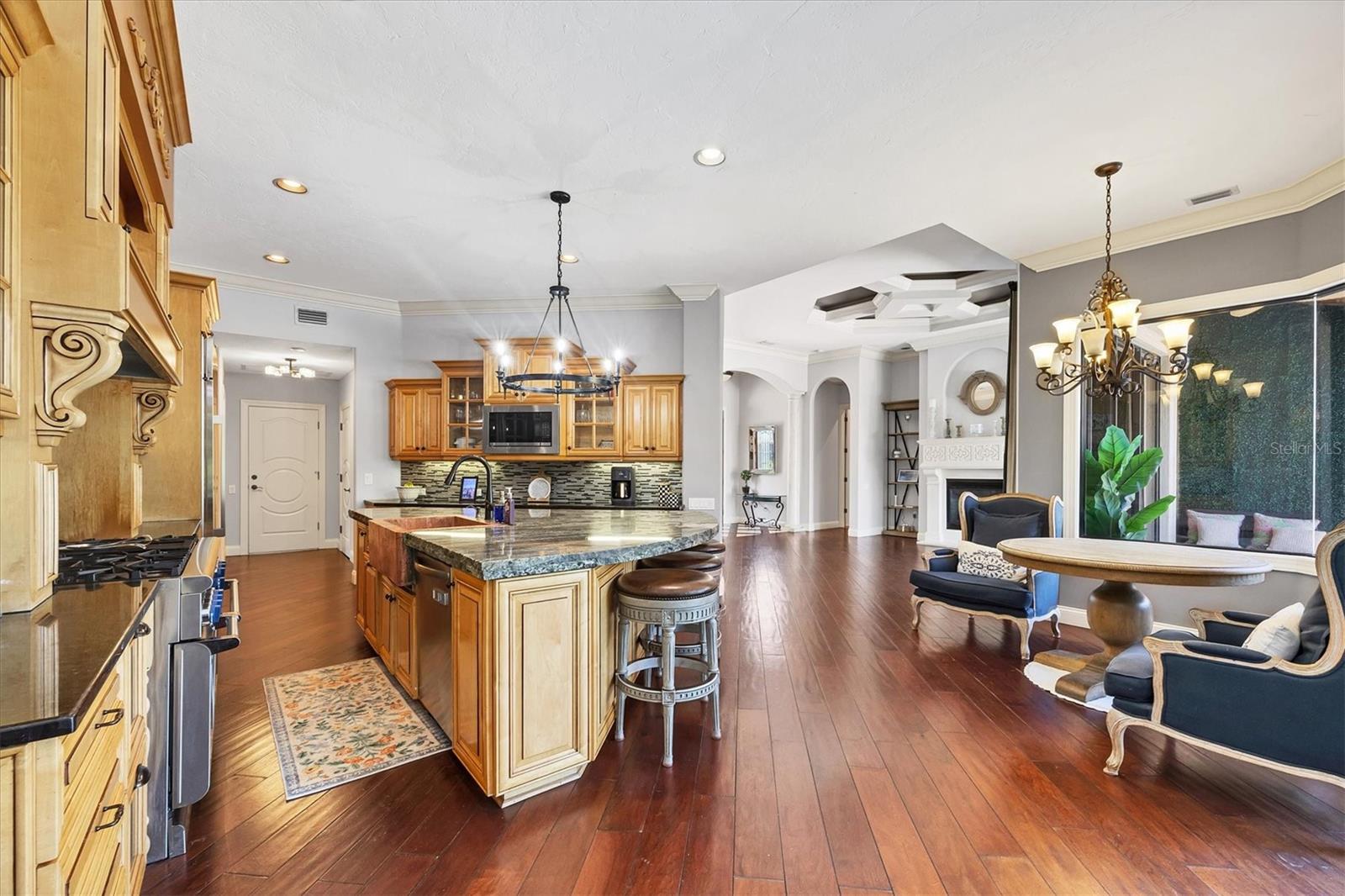 FOUNDERS CLUB - Residential