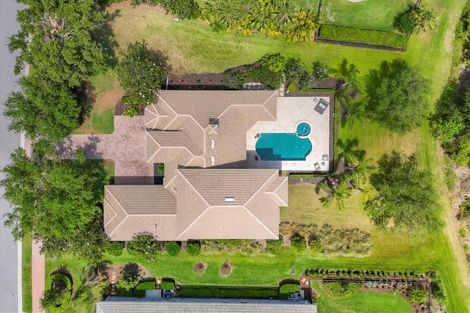 FOUNDERS CLUB - Residential