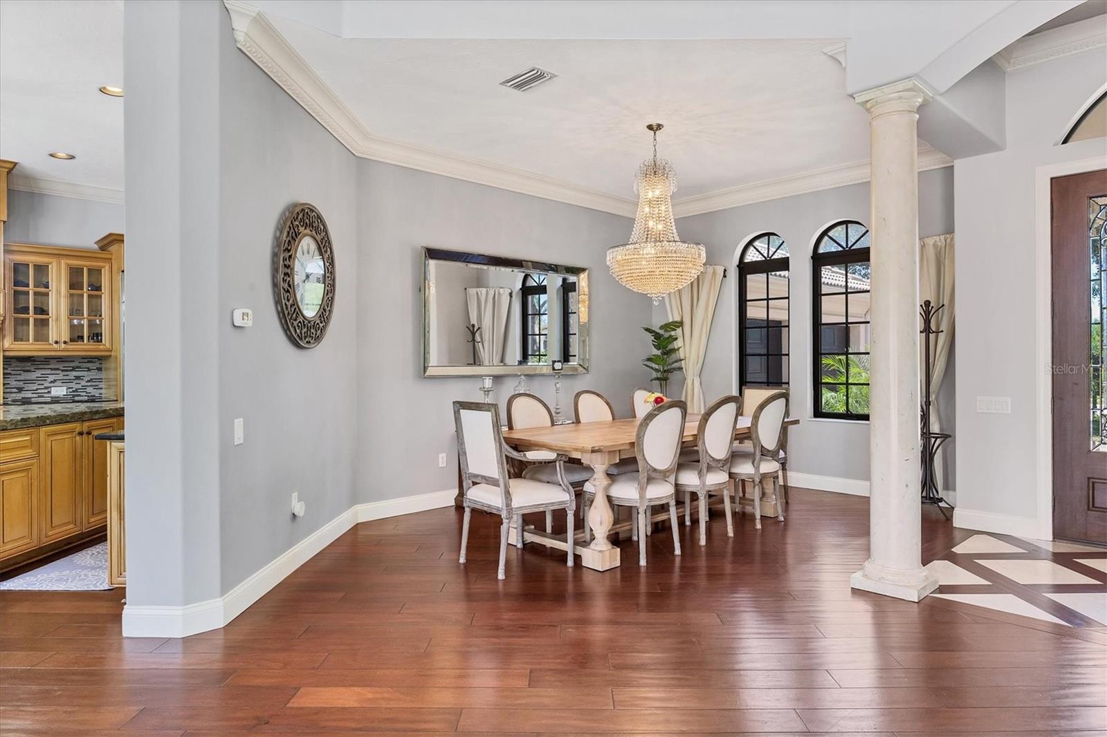 FOUNDERS CLUB - Residential