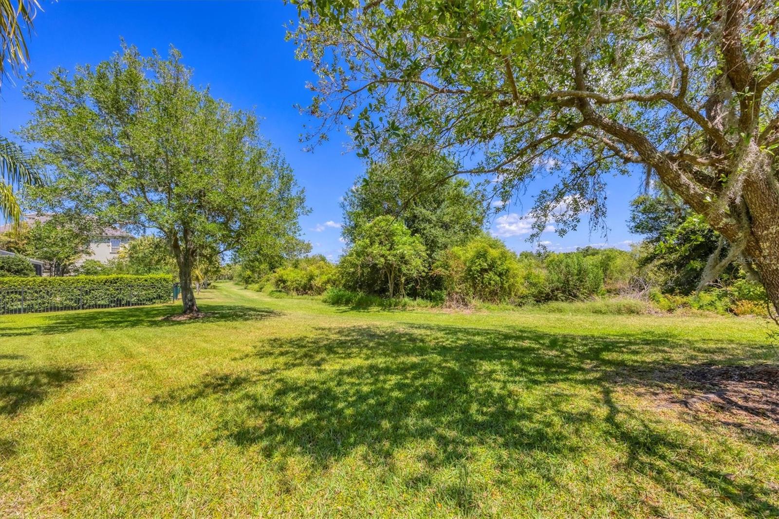 FOUNDERS CLUB - Residential