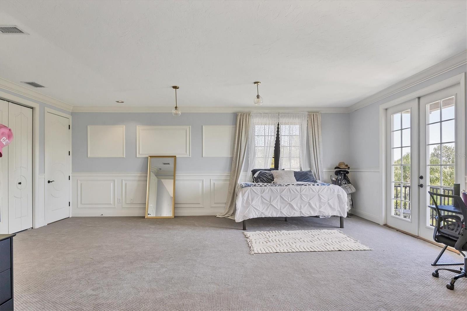 FOUNDERS CLUB - Residential