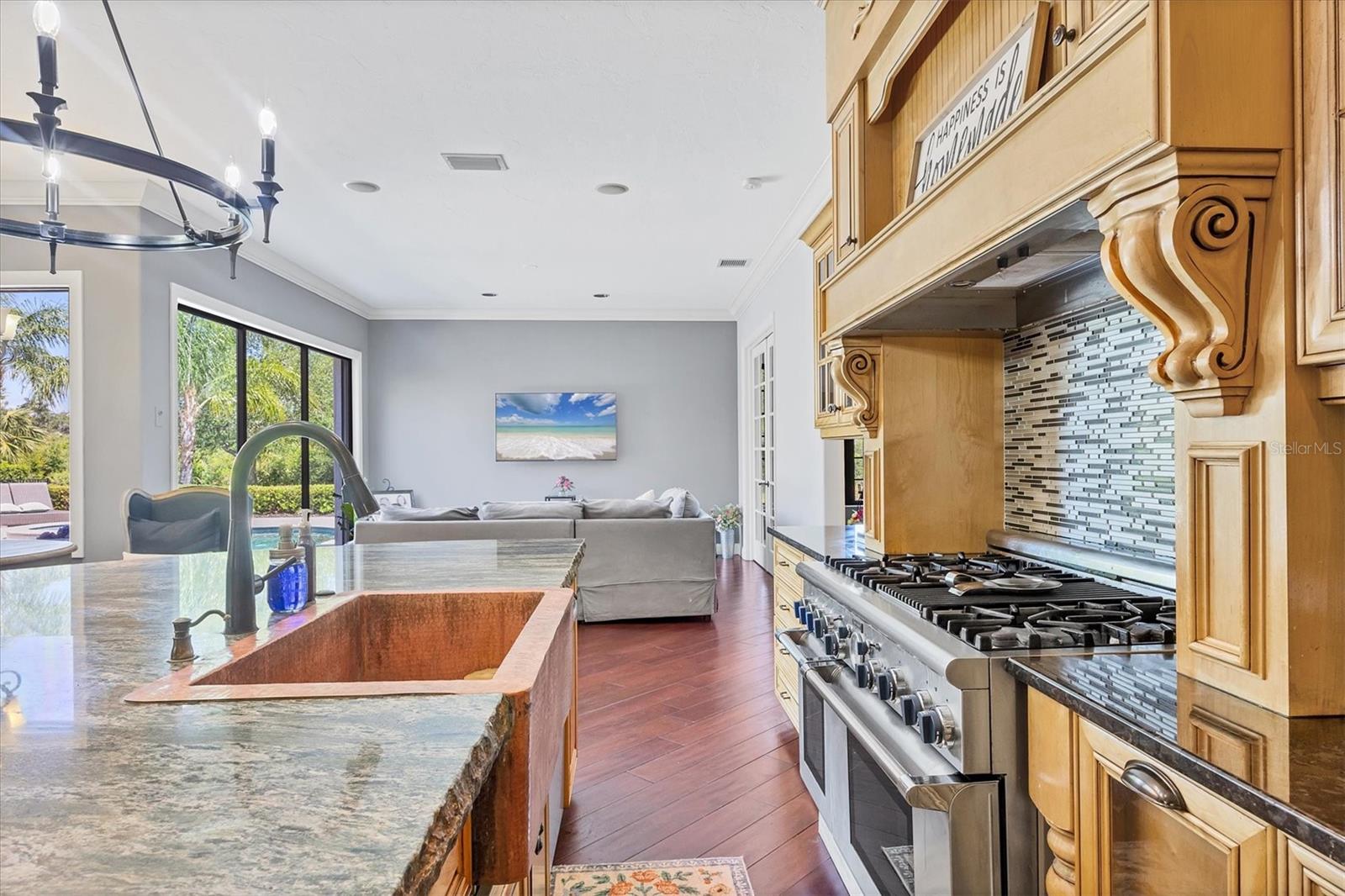 FOUNDERS CLUB - Residential