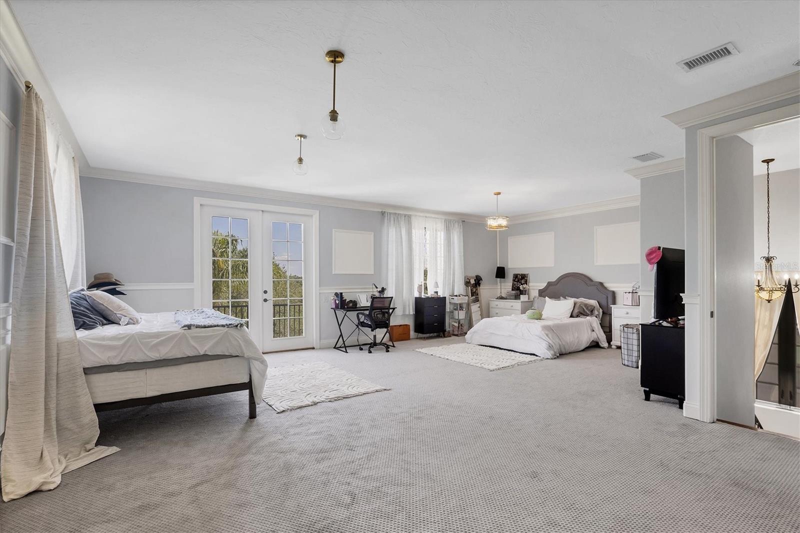 FOUNDERS CLUB - Residential