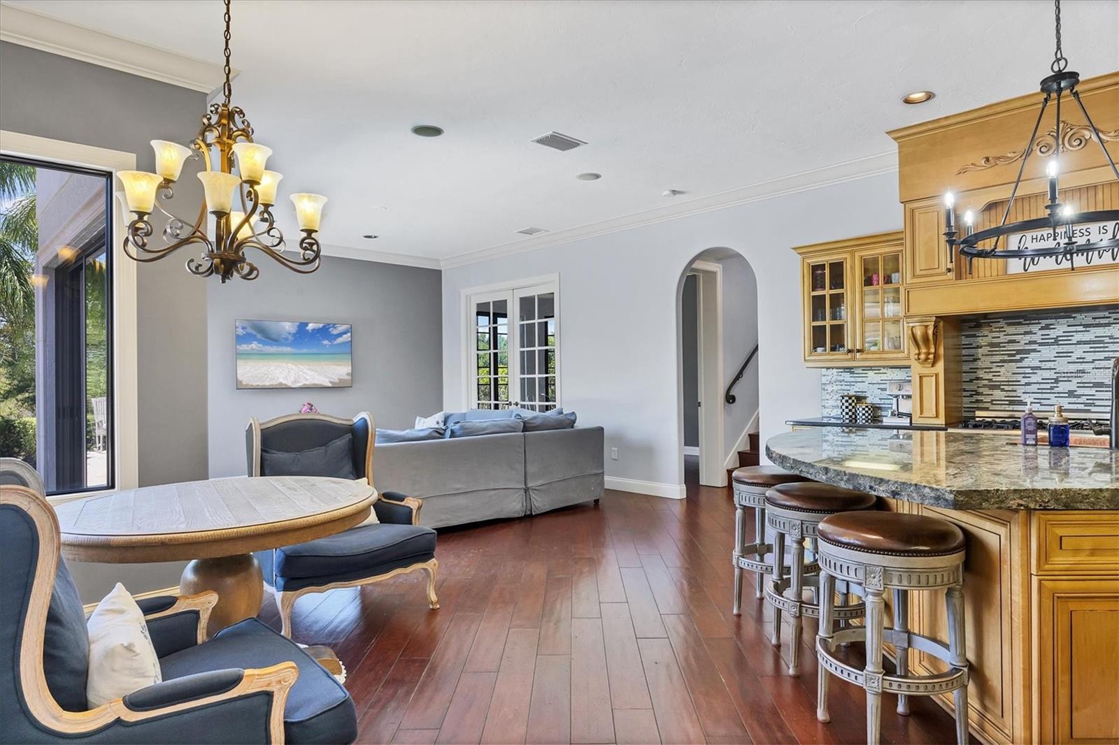 FOUNDERS CLUB - Residential