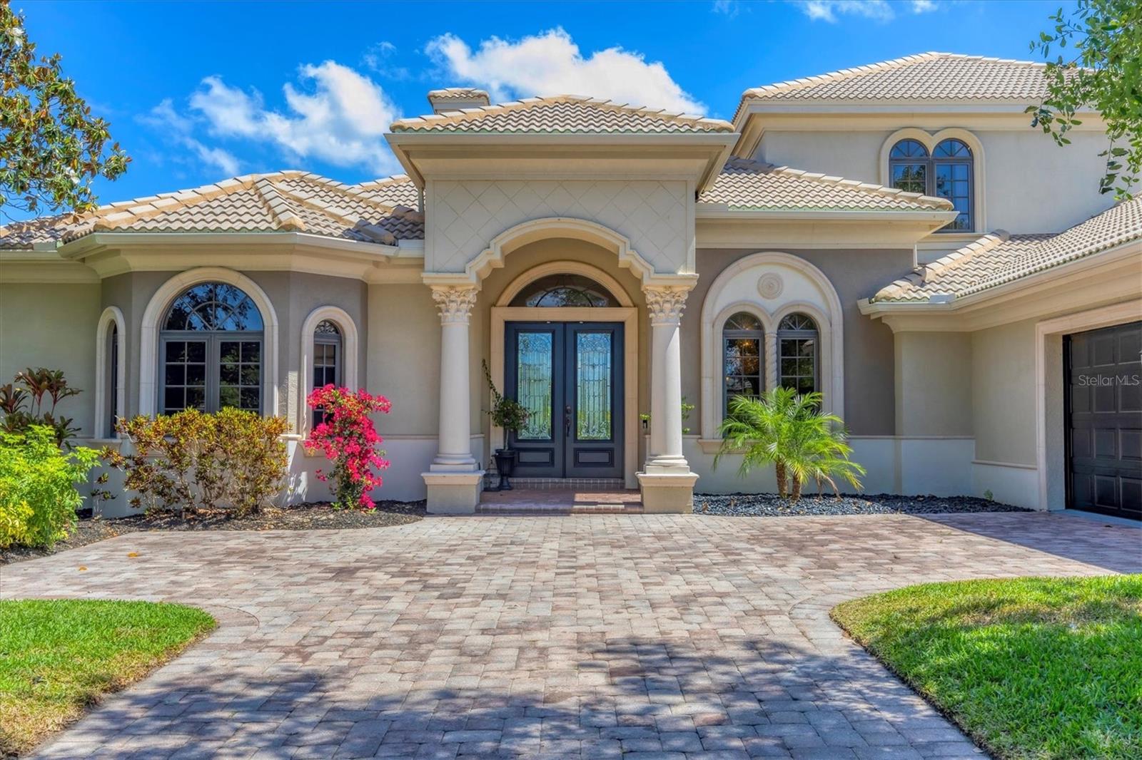 FOUNDERS CLUB - Residential