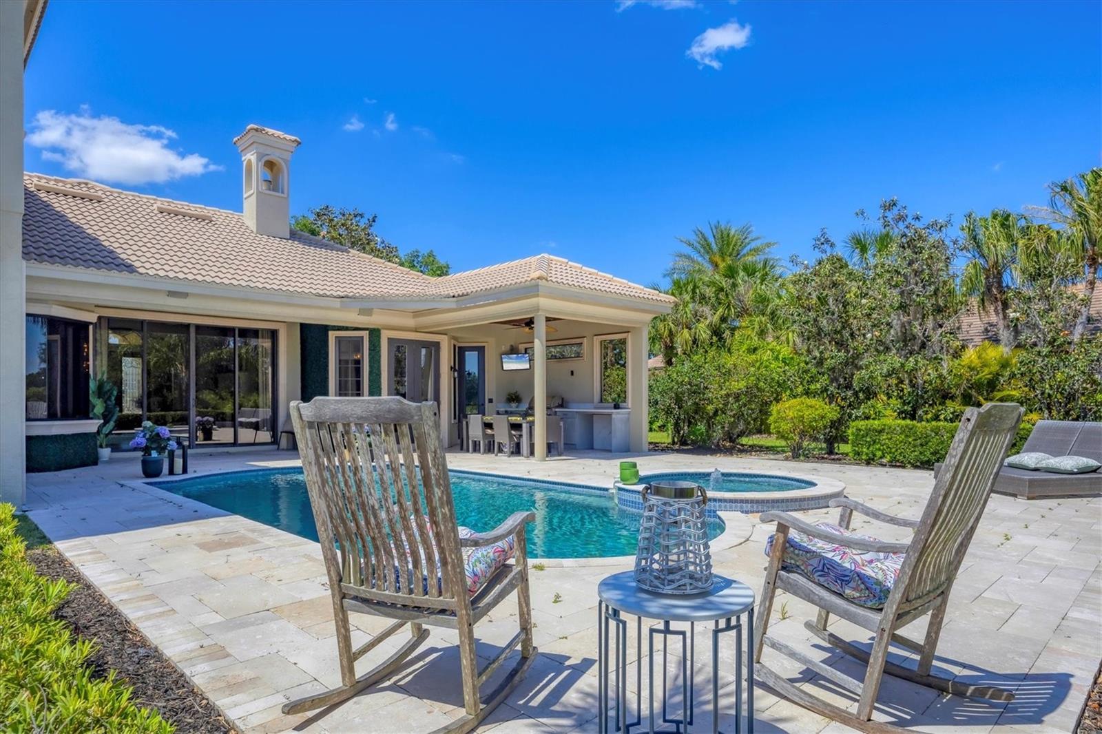 FOUNDERS CLUB - Residential