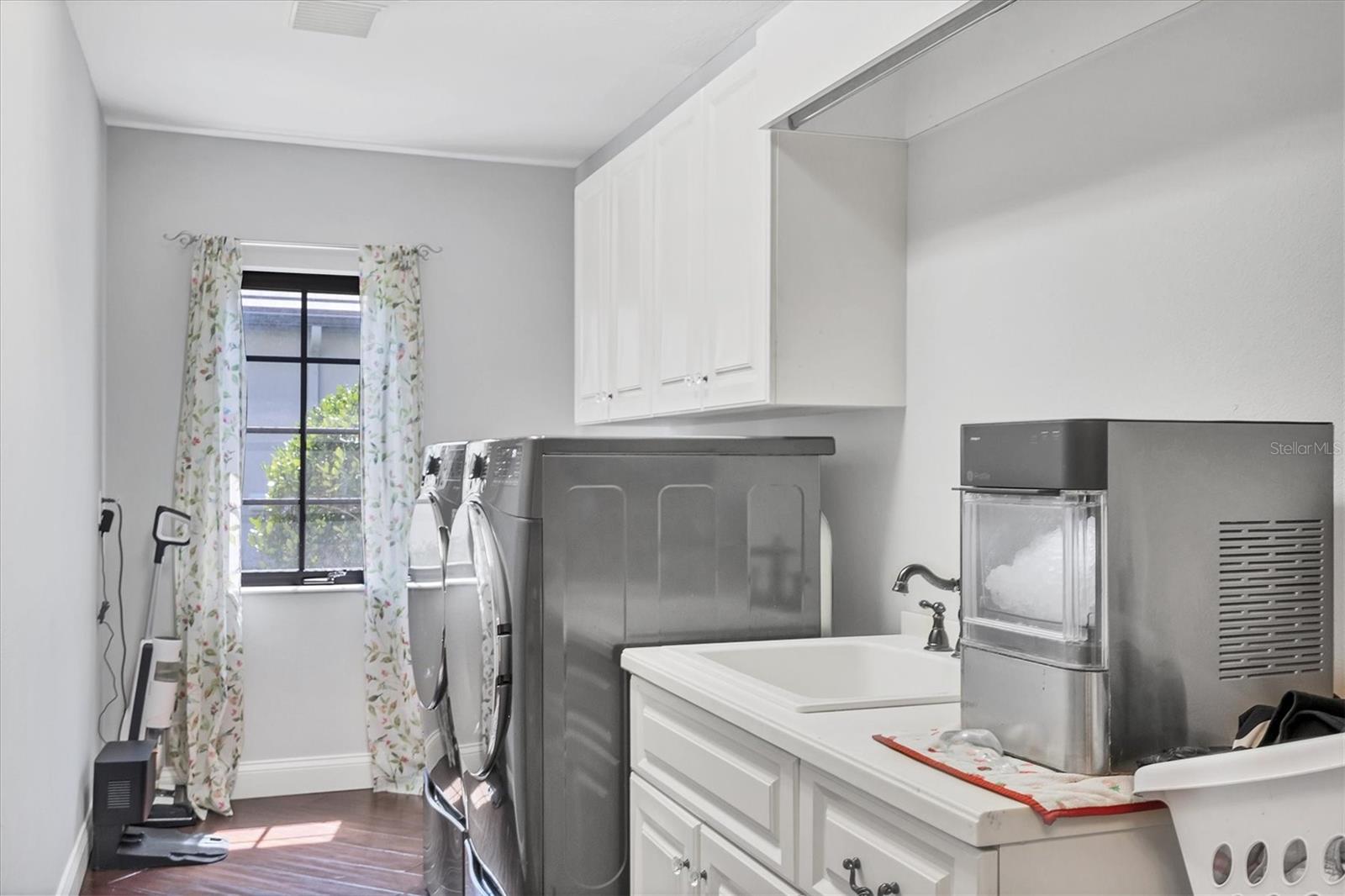 FOUNDERS CLUB - Residential