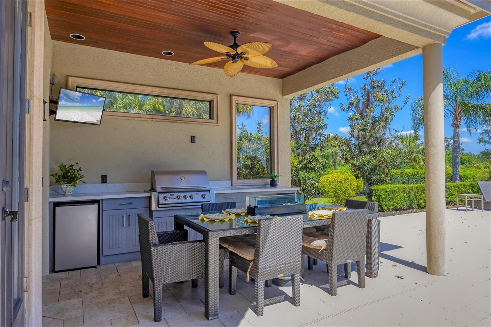 FOUNDERS CLUB - Residential