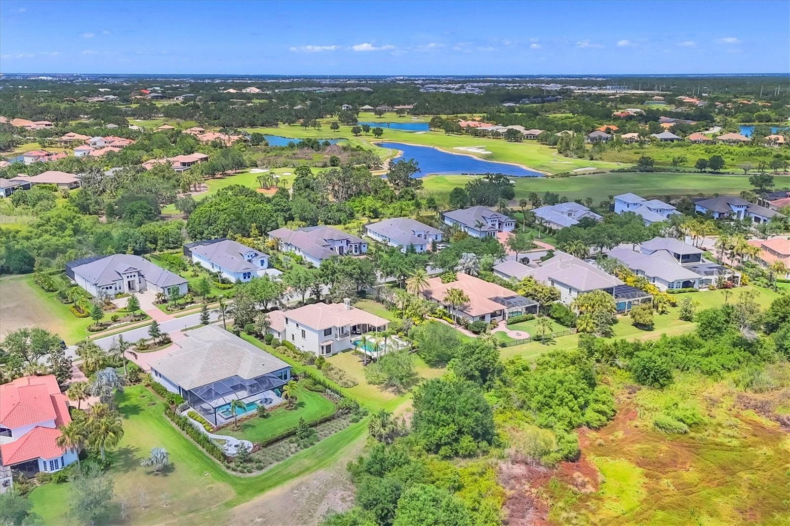 FOUNDERS CLUB - Residential