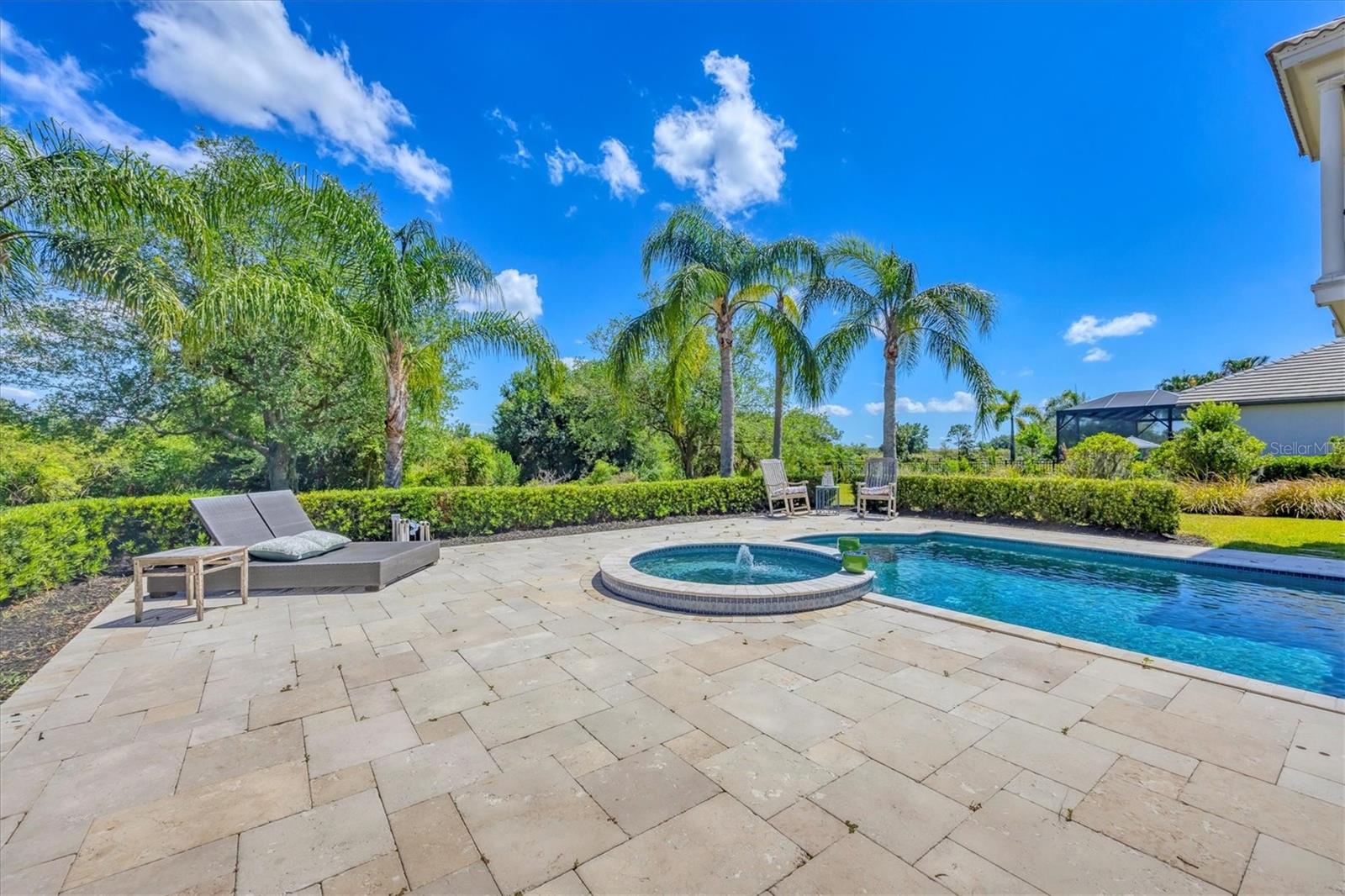 FOUNDERS CLUB - Residential