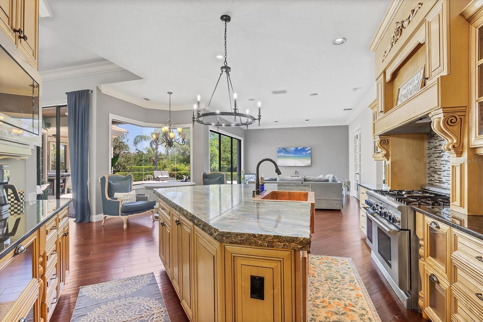 FOUNDERS CLUB - Residential