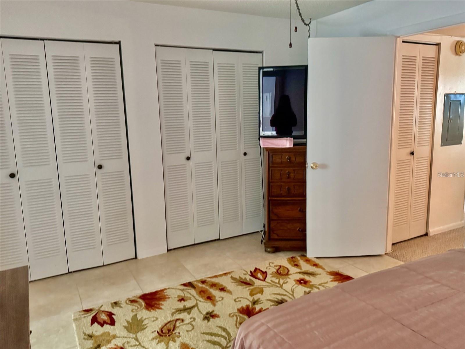 PARADISE SHORES - Residential