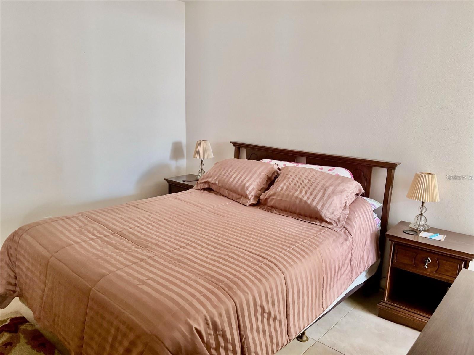 PARADISE SHORES - Residential