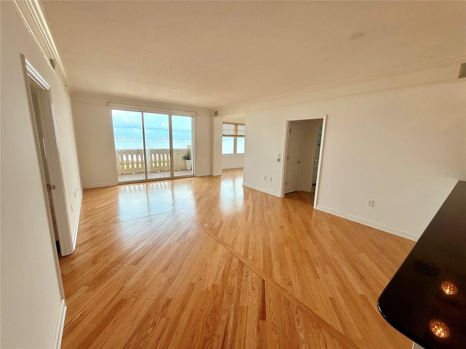 750 N TAMIAMI TRAIL 1609