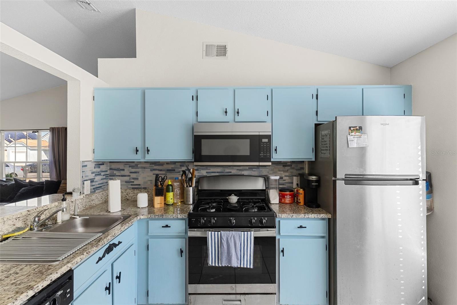 ROYAL RIDGE PH 02 - Residential