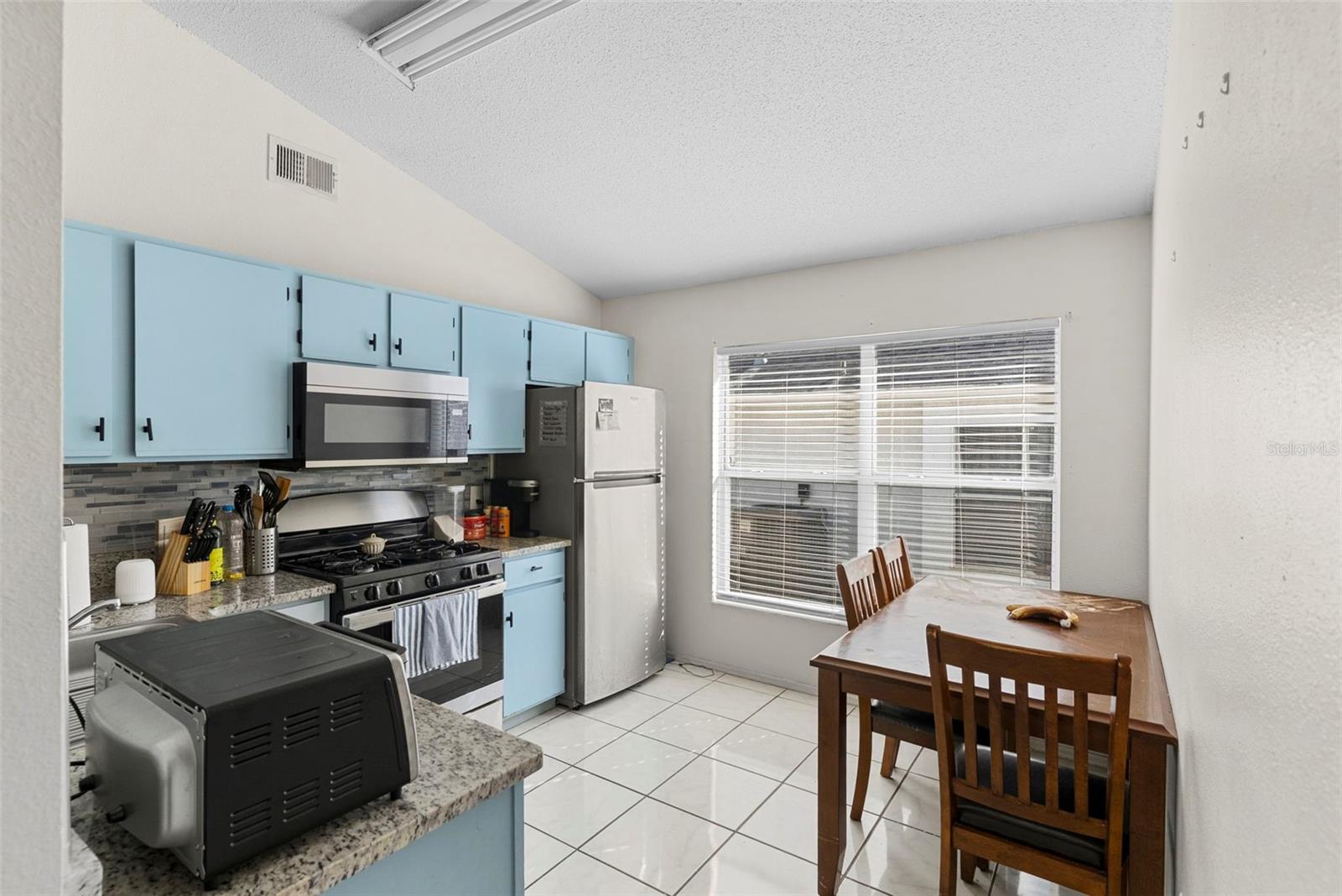 ROYAL RIDGE PH 02 - Residential