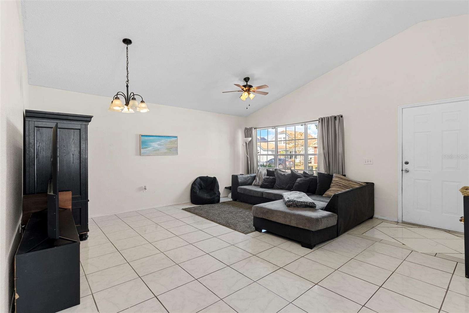 ROYAL RIDGE PH 02 - Residential