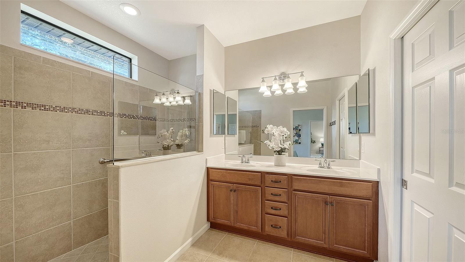 VENETIAN FALLS PH 1 - Residential