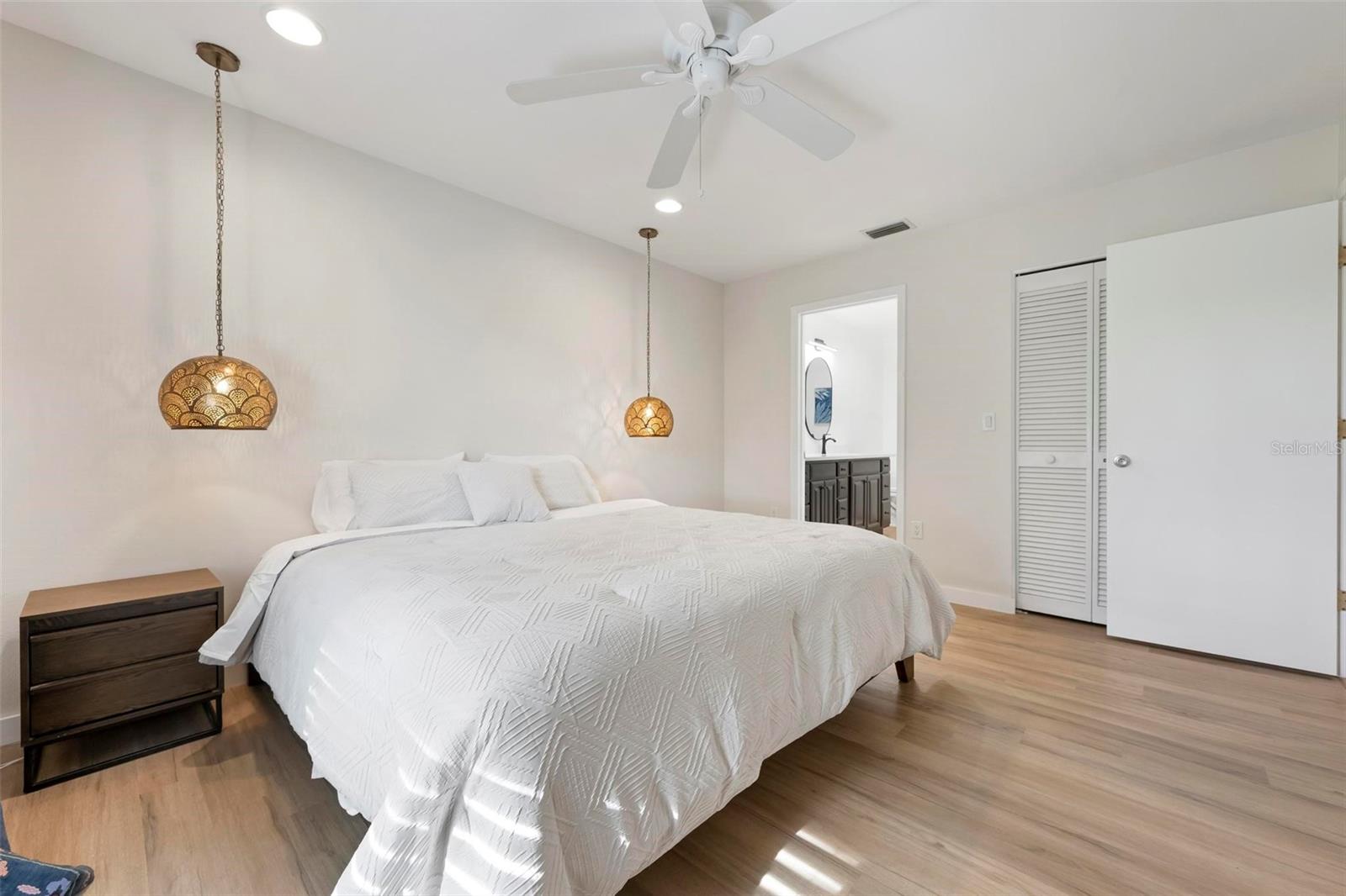 AVISTA OF PALM-AIRE SEC 1 - Residential Lease