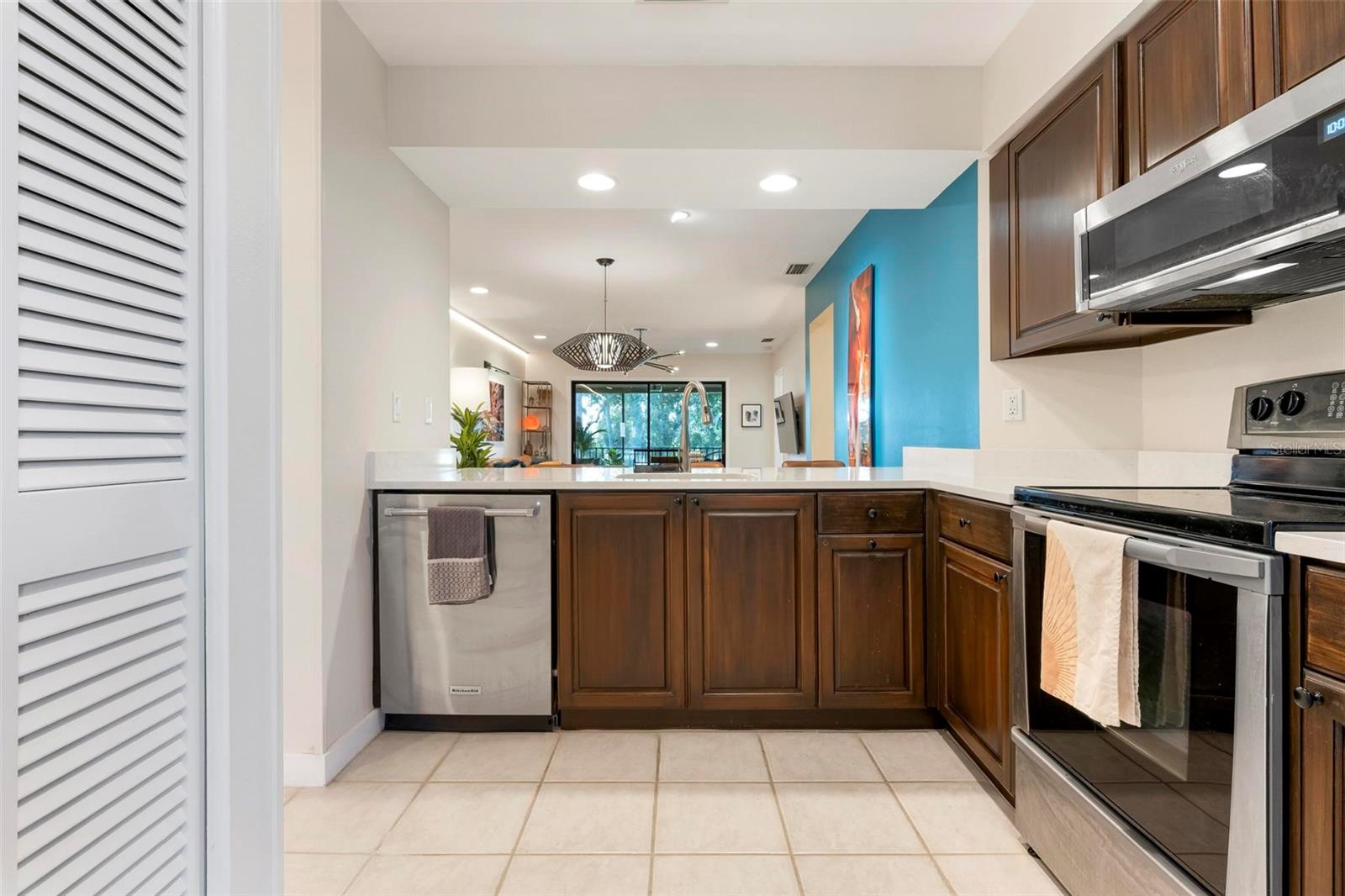 AVISTA OF PALM-AIRE SEC 1 - Residential Lease